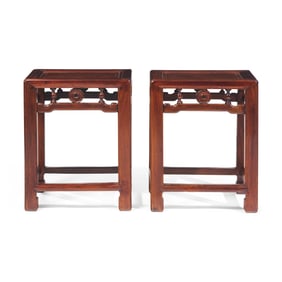 A Pair of Chinese Huanghuali Corner Leg Stools, Fangdeng, Late Qing Dynasty 清晚期