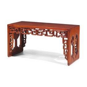 A Chinese Huanghuali Wood Waistless Corner Leg Low Table, Late Qing Dynasty 清晚期