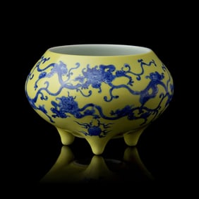 A Japanese Yellow-Ground 'Dragons' Censer, Signed Makuzu Kozan Sei