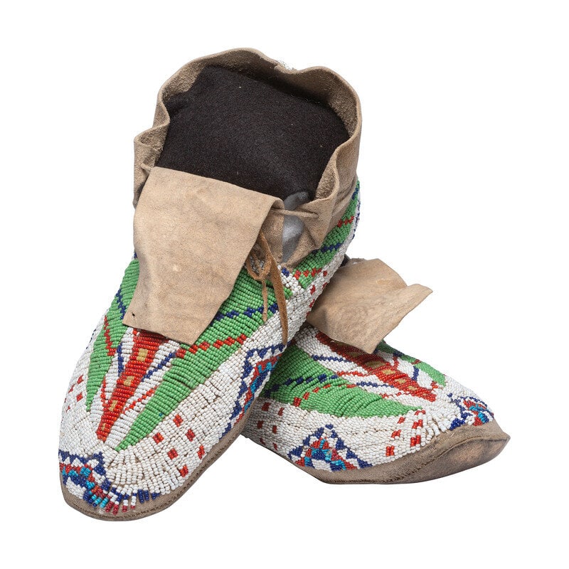 Sioux Beaded Hide Moccasins (1 of 4)