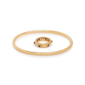 TIFFANY & CO., YELLOW GOLD AND SAPPHIRE RING AND BANGLE BRACELET