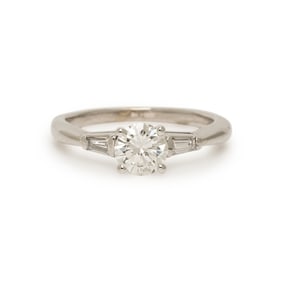 DIAMOND AND WHITE GOLD RING