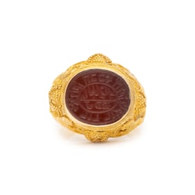 YELLOW GOLD AND CARNELIAN INTAGLIO RING