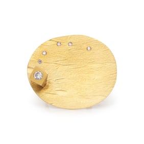 FELICITY PETERS, YELLOW GOLD AND DIAMOND RING