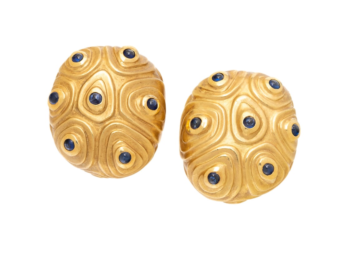 ANGELA CUMMINGS, YELLOW GOLD AND SAPPHIRE EARRINGS