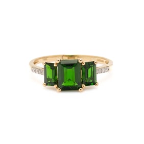 DIOPSIDE, DIAMOND, AND YELLOW GOLD RING