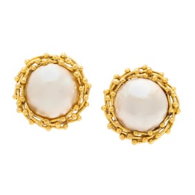 YELLOW GOLD AND MABÉ PEARL EARRINGS