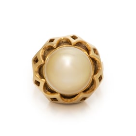 CULTURED PEARL AND YELLOW GOLD RING