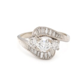 DIAMOND AND WHITE GOLD RING