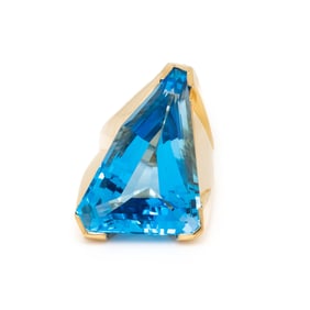 BLUE TOPAZ AND YELLOW GOLD RING