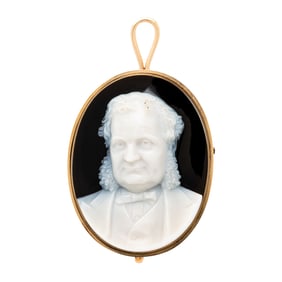 VICTORIAN, YELLOW GOLD AGATE CAMEO PENDANT BROOCH