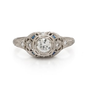 ART DECO, DIAMOND AND PLATINUM RING