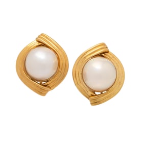 MABÉ PEARL AND YELLOW GOLD EARRINGS