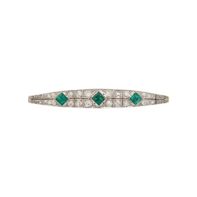 EMERALD, DIAMOND, AND WHITE GOLD BROOCH