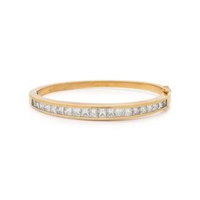 YELLOW GOLD AND DIAMOND BANGLE BRACELET