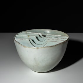 Ruth Duckworth (German-American, 1919-2009) Bowl with fins, 1975