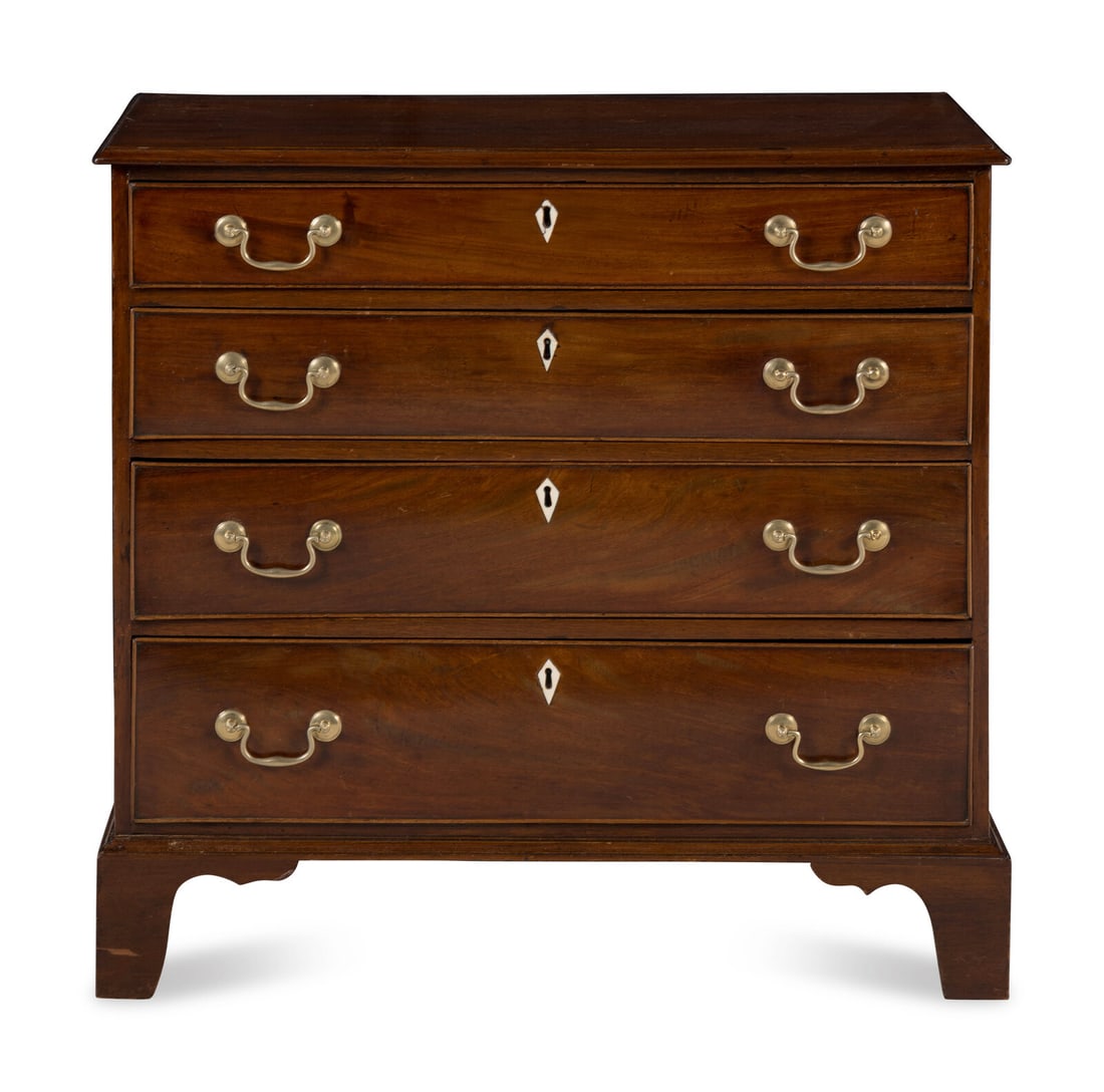 A George III Mahogany Chest of Drawers (1 of 20)