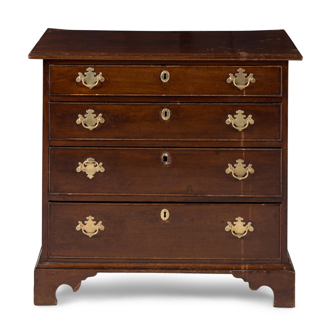 A George III Mahogany Chest of Drawers (1 of 18)