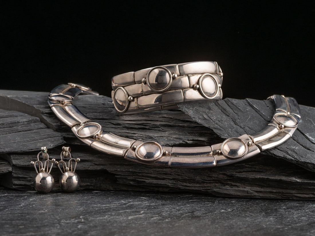 Sucesores de William Spratling S.A. (Shop, act. since 1979) Taxco Sterling Silver Choker Necklace,: Sucesores de William Spratling S.A. (Shop, act. since 1979) Taxco Sterling Silver Choker Necklace, Bracelet, and Earring Suite lot of 3, all marked TS-24 with replicas of Spratling's WS and script squ