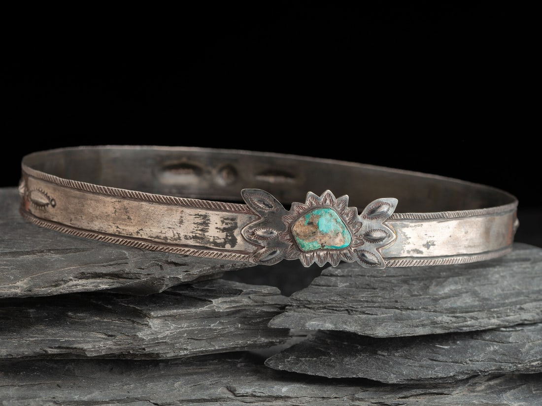 Al Lewis (Laguna, 20th century) Silver and Turquoise Hat Band, ca 1968: Al Lewis (Laguna, 20th century) Silver and Turquoise Hat Band, ca 1968 marked with an arrow hallmark width 7/8 inch x interior circumference 24-3/8 inches, weight 81.1 dwt. This lot is located in Cinc
