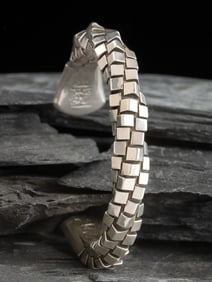 Tol-pi-yiné Simbola (Picuris, 21st century) Sterling Silver Pixelated Twisted Cuff Bracelet