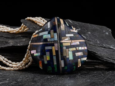 Kewa Five-strand Pearl Necklace, with Inlaid Spiny Oyster Pendant