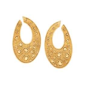 VAN CLEEF & ARPELS, YELLOW GOLD 'CASTANUELAS' EARRINGS