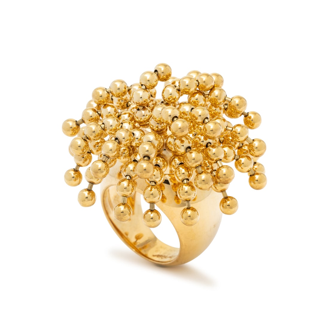 CARTIER, 'NOUVELLE VAGUE' PERRUQUÉ YELLOW GOLD RING: CARTIER, 'NOUVELLE VAGUE' PERRUQUÉ YELLOW GOLD RING Designed as a fringed cluster of gold beads. Mounted in 18 karat yellow gold. Ring size 4 3/4. Stamp: Cartier 750 124819 48 CARTIER 1999 (French ha