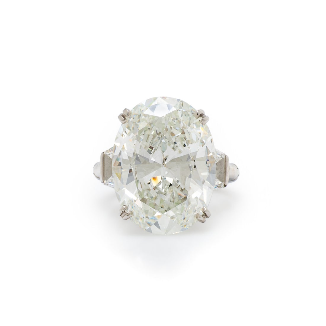 GRAFF, AN IMPORTANT OVAL DIAMOND RING (1 of 5)
