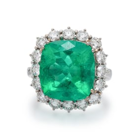 COLOMBIAN EMERALD, DIAMOND, AND WHITE GOLD RING