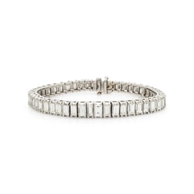 EMERALD CUT DIAMOND LINE BRACELET