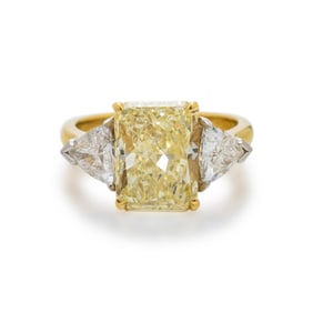 FANCY YELLOW DIAMOND RING