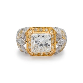 PRINCESS CUT DIAMOND AND YELLOW DIAMOND RING
