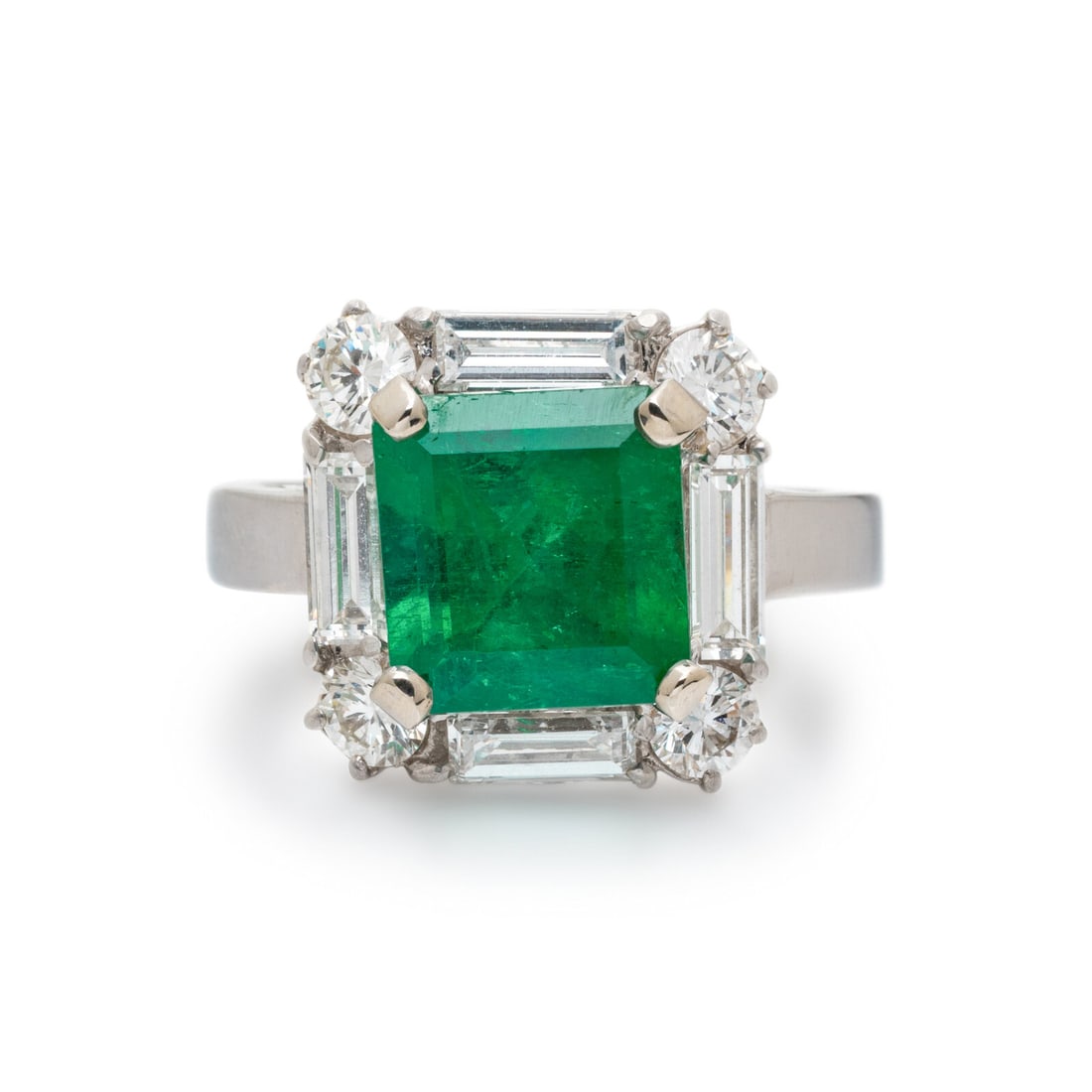 COLOMBIAN EMERALD AND DIAMOND RING (1 of 4)