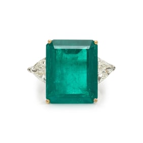 COLOMBIAN EMERALD AND DIAMOND RING