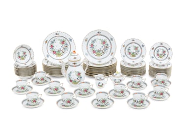 A Herend Porcelain Indian Basket Dinner Service