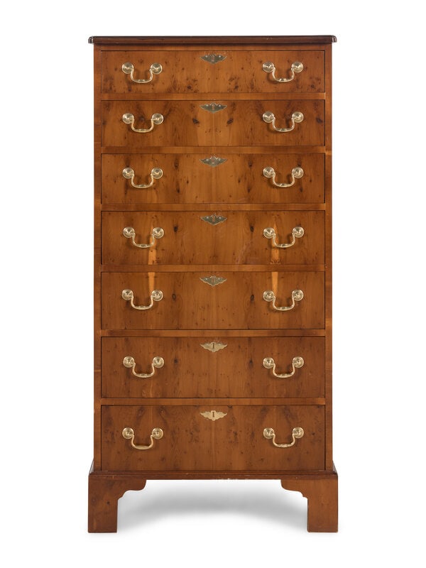 A George III Style Walnut Chest of Drawers (1 of 18)