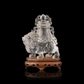 A Chinese Rock Crystal 'Mythical Beast' Vase and Cover, 20th Century 近代 雕