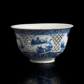 A Chinese Reticulated Blue and White Porcelain Small Bowl, Chongzhen Period 明崇禎