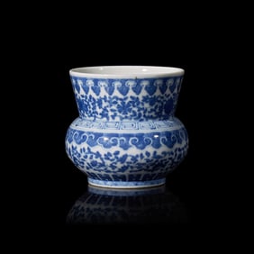 A Chinese Blue and White Porcelain Spitton, Zhadou 青花花卉紋渣
