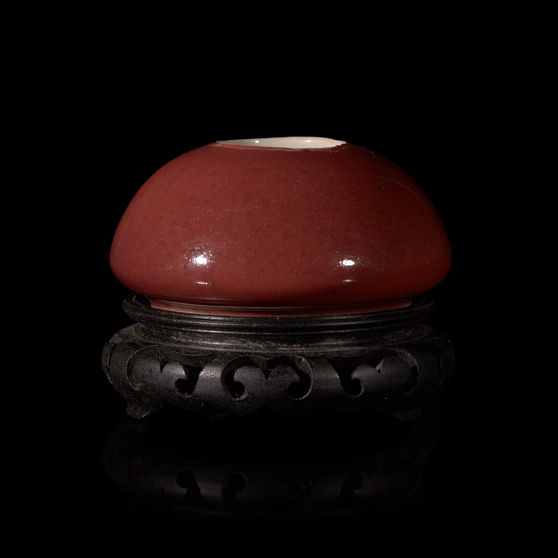 A Chinese Copper Red Glazed Water Coupe, 19th Century 清中晚期 霽