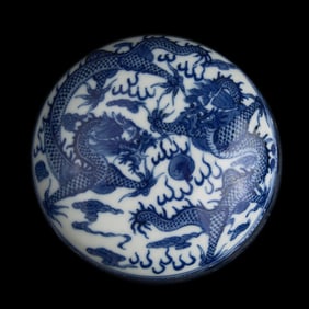 A Chinese Blue and White Porcelain "Dragons" Seal Paste Box, Late 19th/Early 20th Century 晚