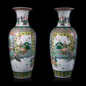 A Large Pair of Chinese Famille Verte Porcelain Vases 五彩人物圖
