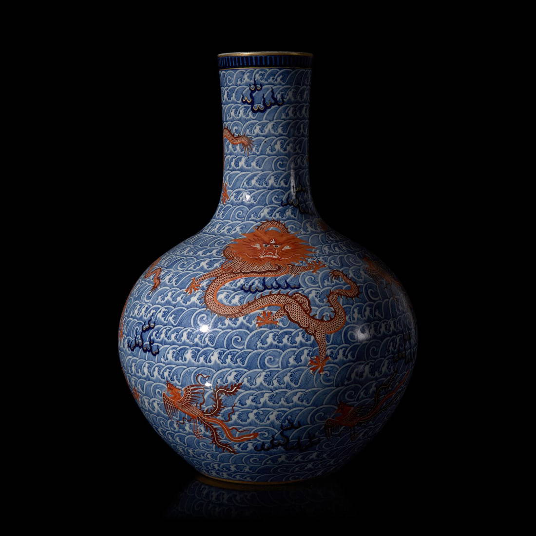 A Large Chinese \"Dragon\" Vase, Tianqiuping, Qianlong Mark 乾隆款 海水&