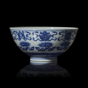 A Chinese Blue and White Porcelain 'Lotus' Bowl, Early 20th Century  二十世&#32000