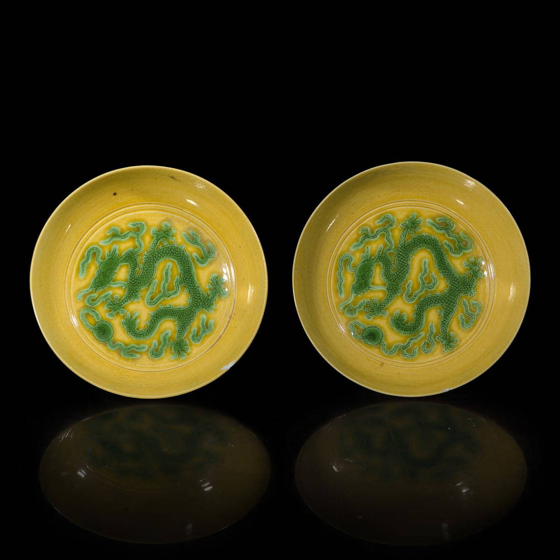 A Pair of Chinese Yellow Ground Green Enameled Porcelain 'Dragon' Dishes 黃地綠