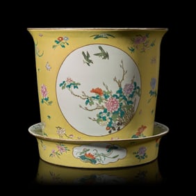 A Chinese Yellow Ground Famille Rose Porcelain Jardiniere and Stand, 20th Century 近代