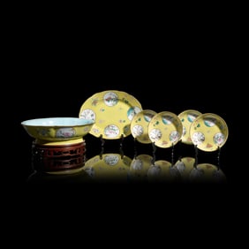 Six Chinese Sgraffito Yellow Ground Famille Rose Porcelain Wares, Late Qing/Republic Period 晚