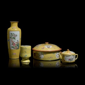 Four Chinese Sgraffito Yellow Ground Famille Rose Porcelain Wares, 20th Century 晚清
