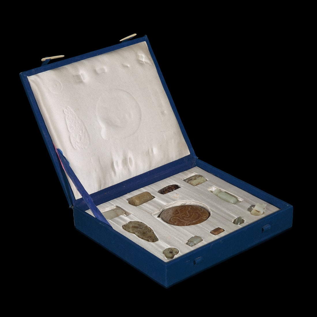 A Group of 12 Chinese Jades, Ming Dynasty and Later 明及更晚 玉器